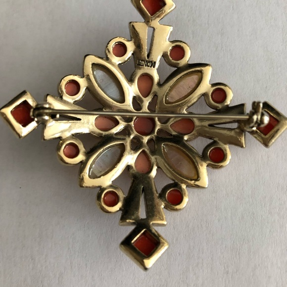 Vintage Monet brooch pin - Picture 2 of 2